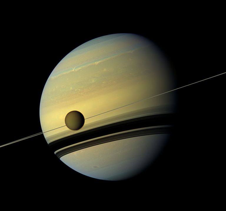 Saturn ja tema suurim kuu Titan / Handout/Reuters/Scanpix