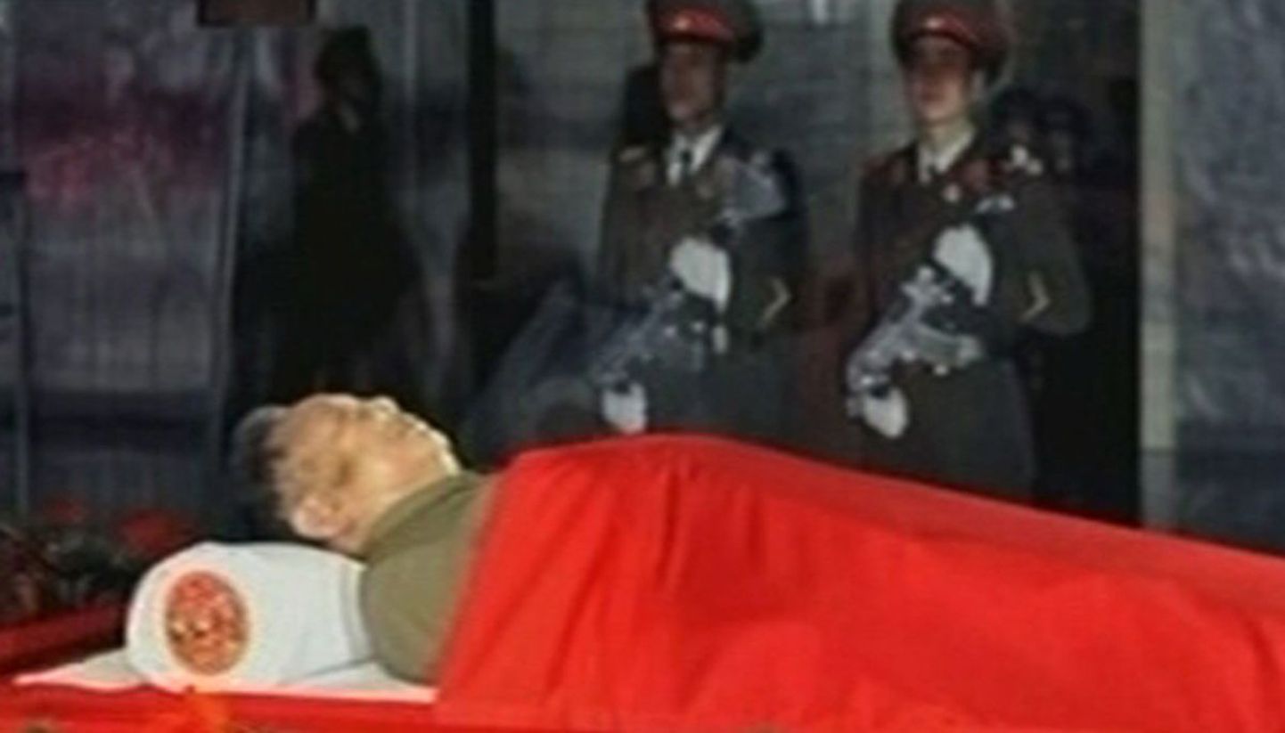 Ким Чен Ир в гробу