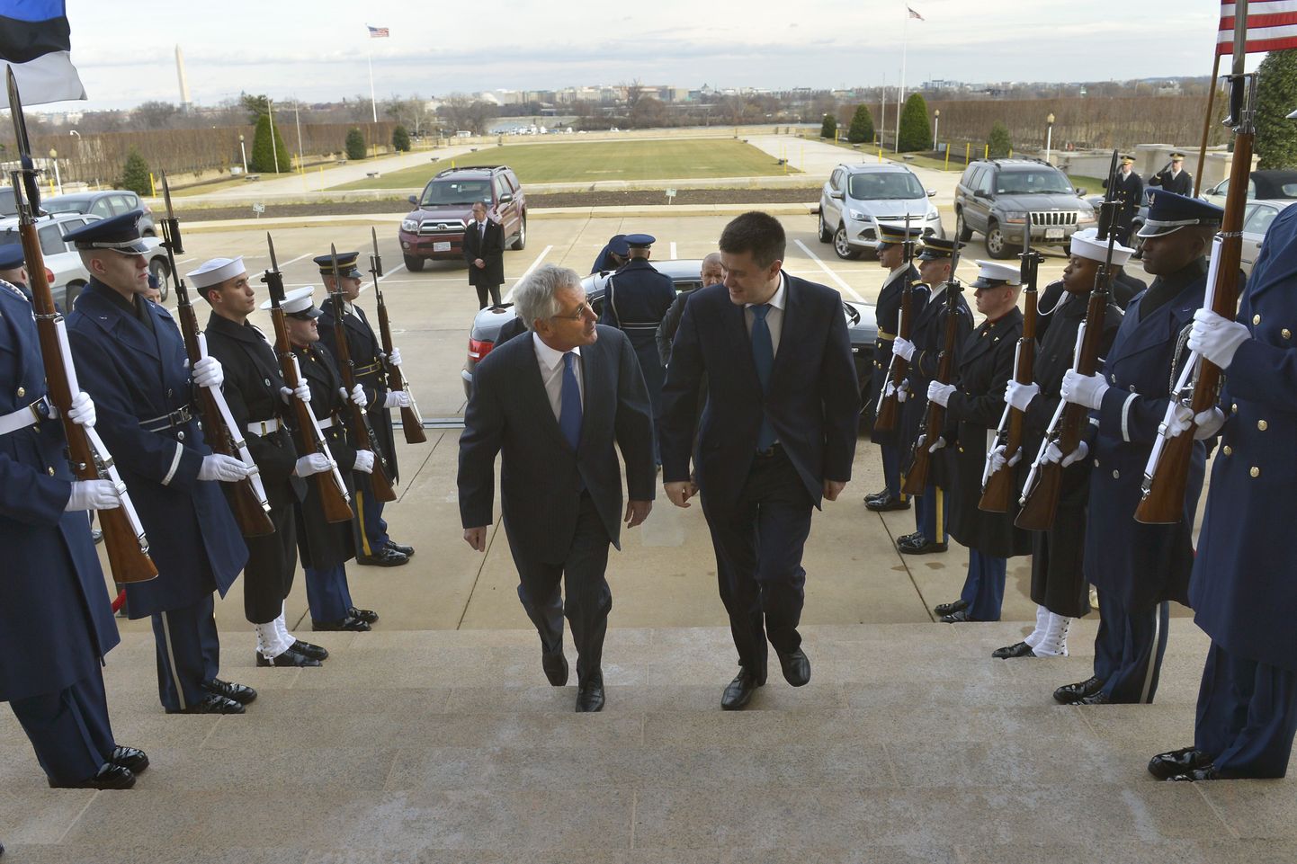Ameerika Ühendriikide kaitseminister Chuck Hagel koos kaitseminister Urmas Reinsaluga eile Pentagonis.