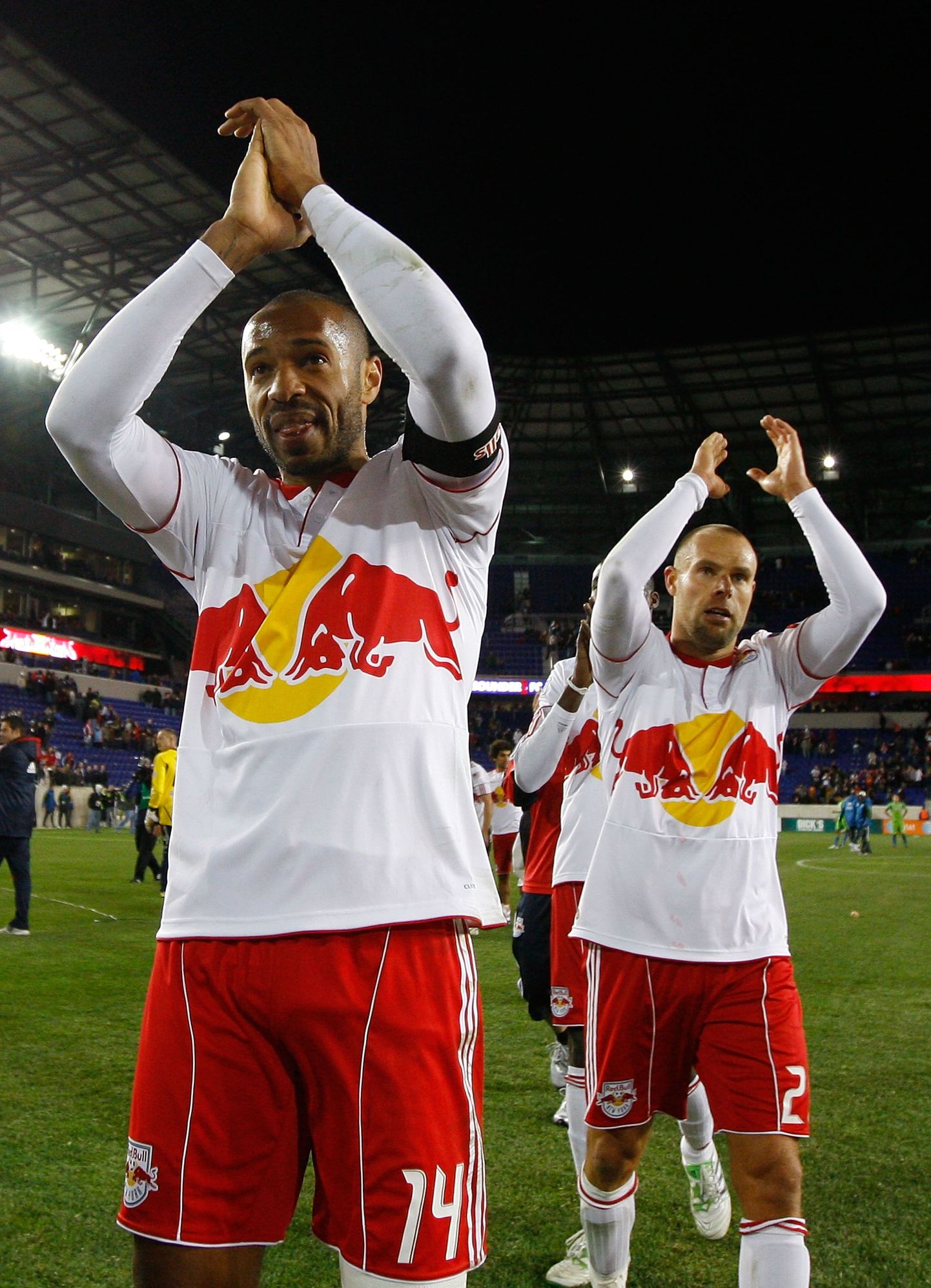 Joel Lindpere ja Thierry Henry Red Bulli nime kandva New Yorgi jalgpalliklubi särgis
