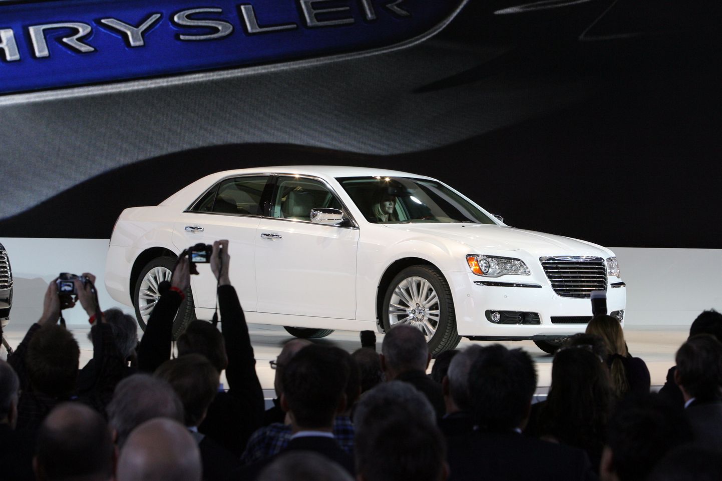 Uus Chrysler 300 Detroidi autonäitusel