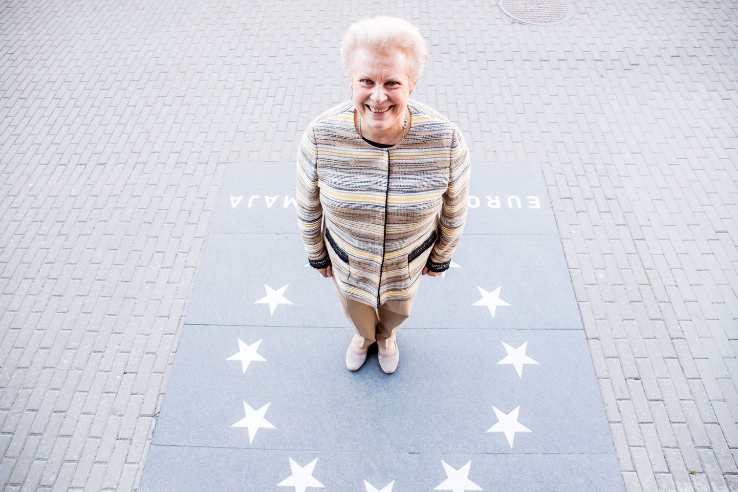 Catherine Trautmann poseeris möödunud nädalal Tallinnas Euroopa Liidu maja ees.