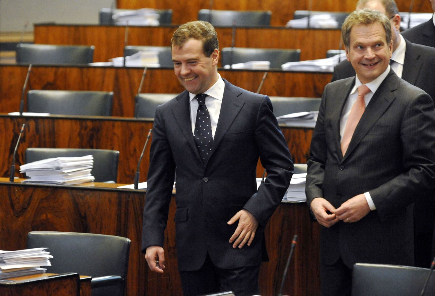 Sauli Niinistö (paremal) koos Vene riigipea Dmitri Medvedeviga.