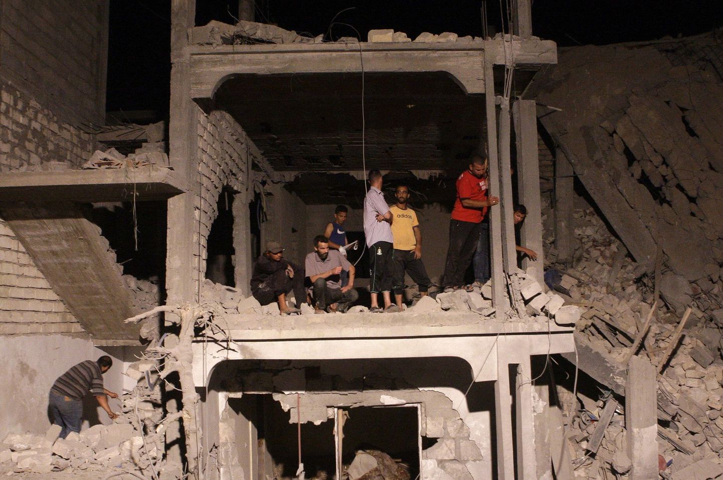 Здание в Триполи, разрушенное в результате авиаудара НАТО.