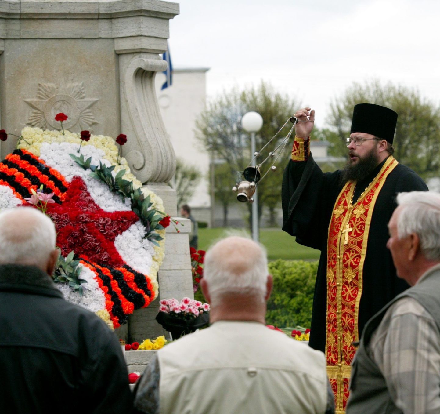 Pilt on tehtud eelmise aasta 9. mail Rakveres asuva punasõdurite mälestusmärgi juures.