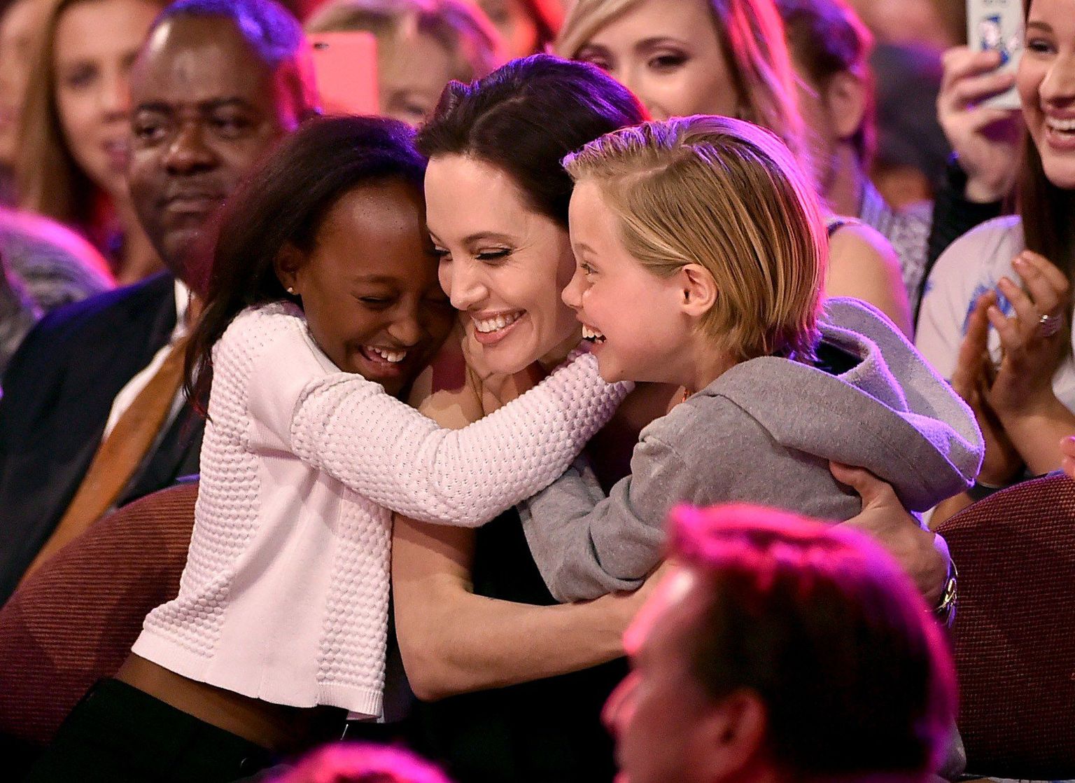 Angelina Jolie laste Zahara Marley Jolie-Pitti (vasakul) ja Shiloh Nouvel Jolie-Pittiga.