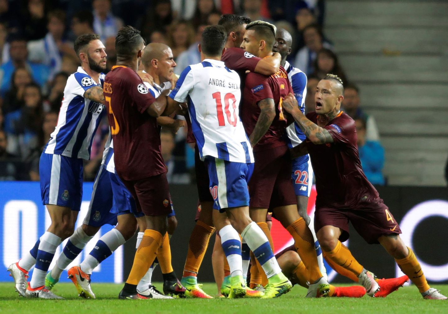 Porto ja Roma play-off.