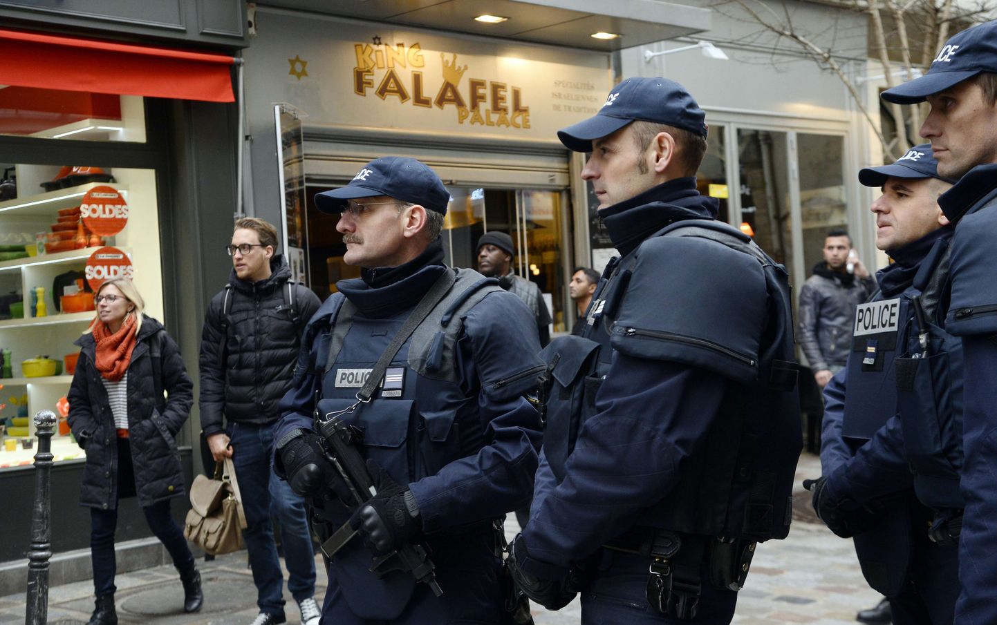 Terrorirünnakud tõid Prantsusmaal tänavatele politsei- ja sõjaväepatrulle.
