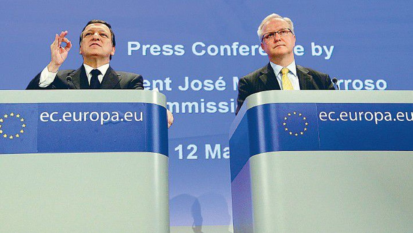 Президент Еврокомиссии Жозе Мануэль Баррозу (слева) и комиссар Европейского Союза по экономическим и финансовым вопросам Олли Рен  12 мая  в Брюсселе дали совместную пресс-конференцию.