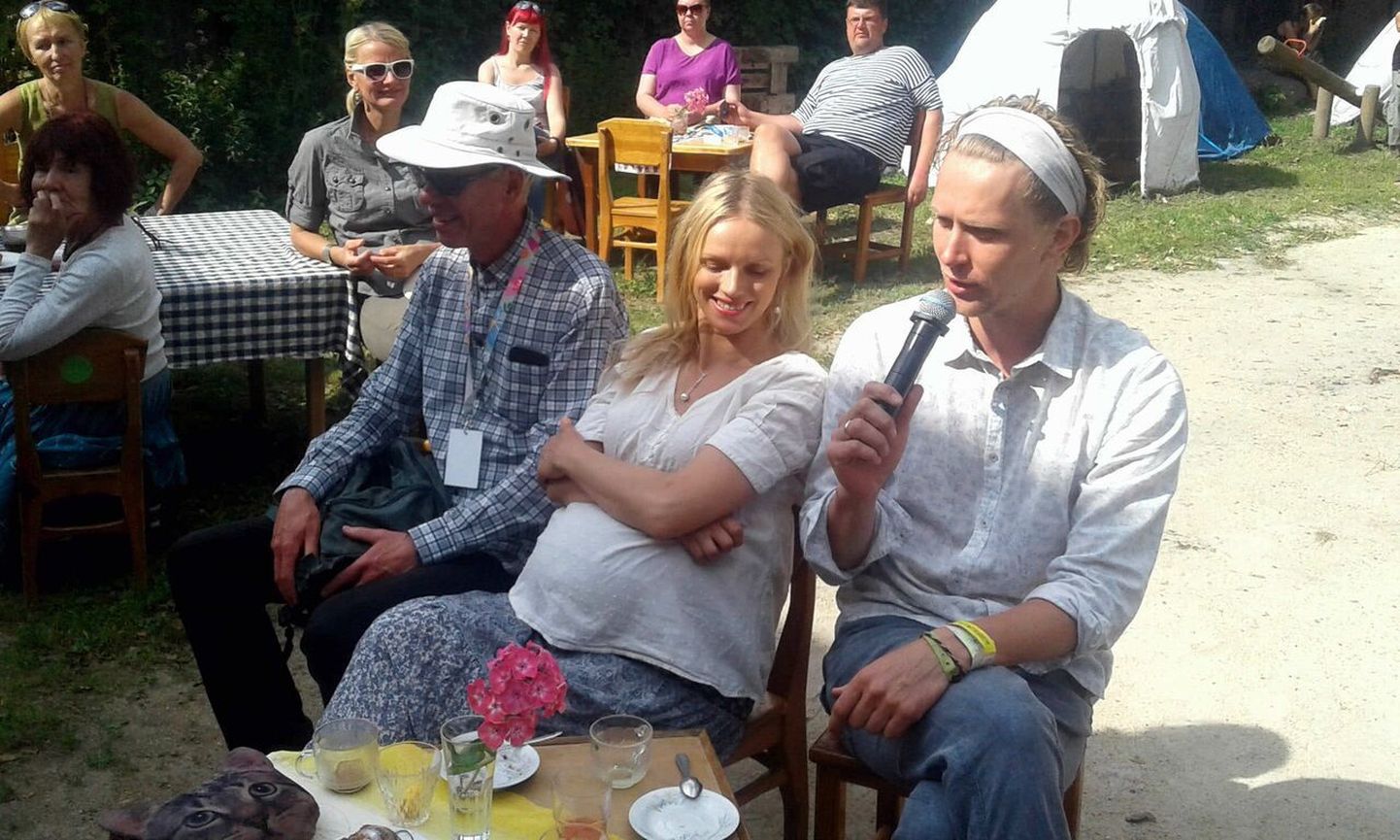 Luuletaja ja proosakirjanik Kristiina Ehin ning tema muusikust abikaasa Silver Sepp ootavad oma perre järelkasvu, kes peaks ilmavalgust nägema suve lõpul.