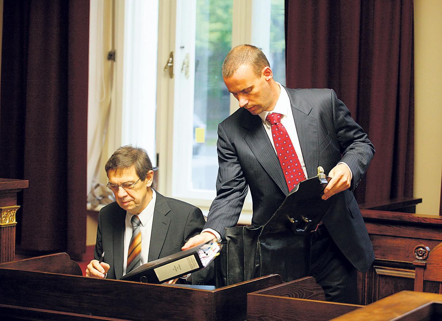 Pärnu linna huve kaitsevad kohtus vandeadvokaadid Paul Varul ja Martin Tamme.