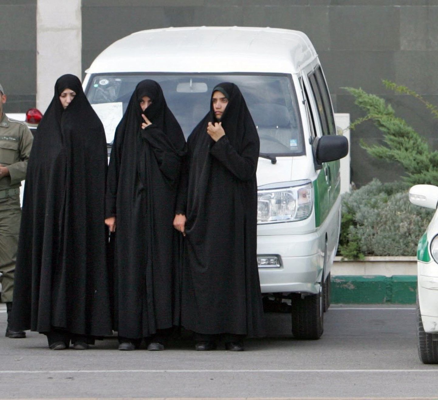 Traditsioonilises islamiriikide riietuses naised