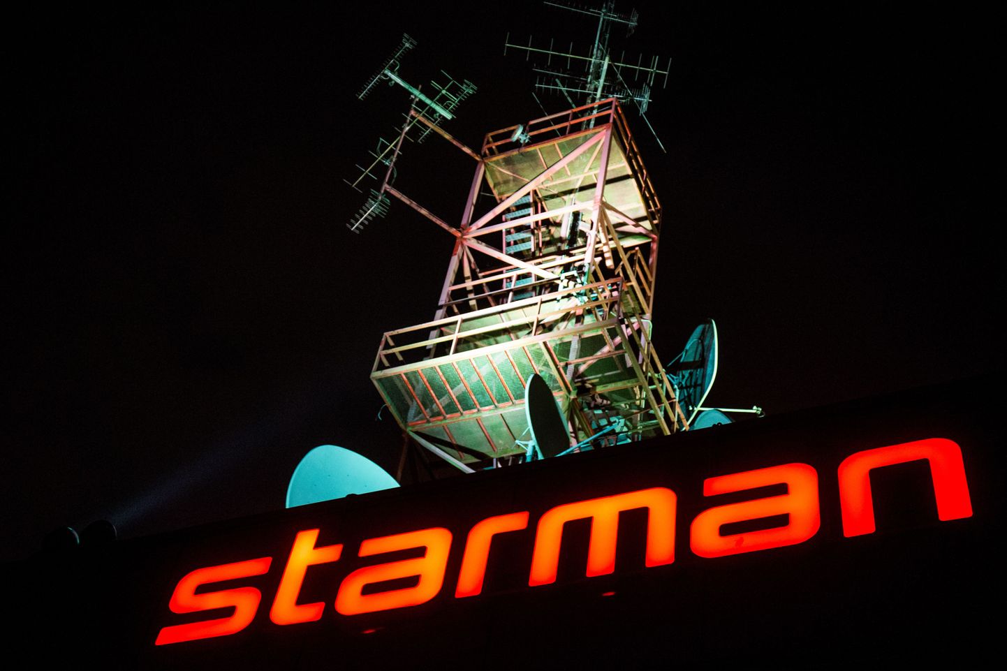 Starmani kontor ja antennid Tallinnas Akadeemia teel.