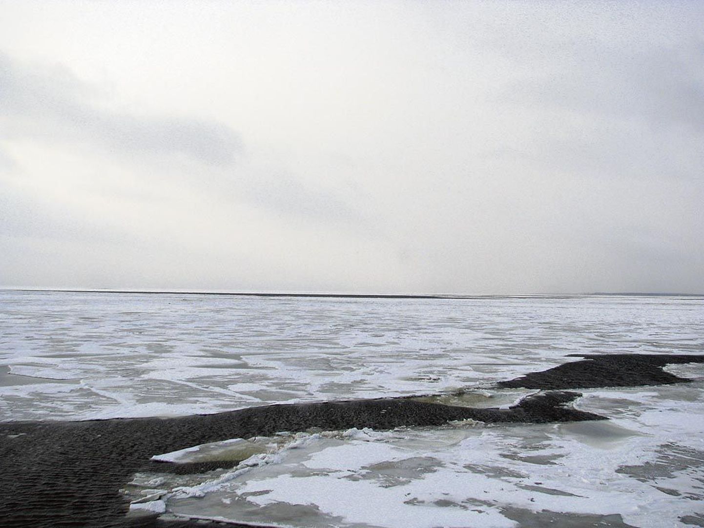 Jääolud Kihnu väinas võivad muutuda väga kiiresti, nii et hommikune laevatee ei tarvitse tunni-paari pärast olla läbitav.