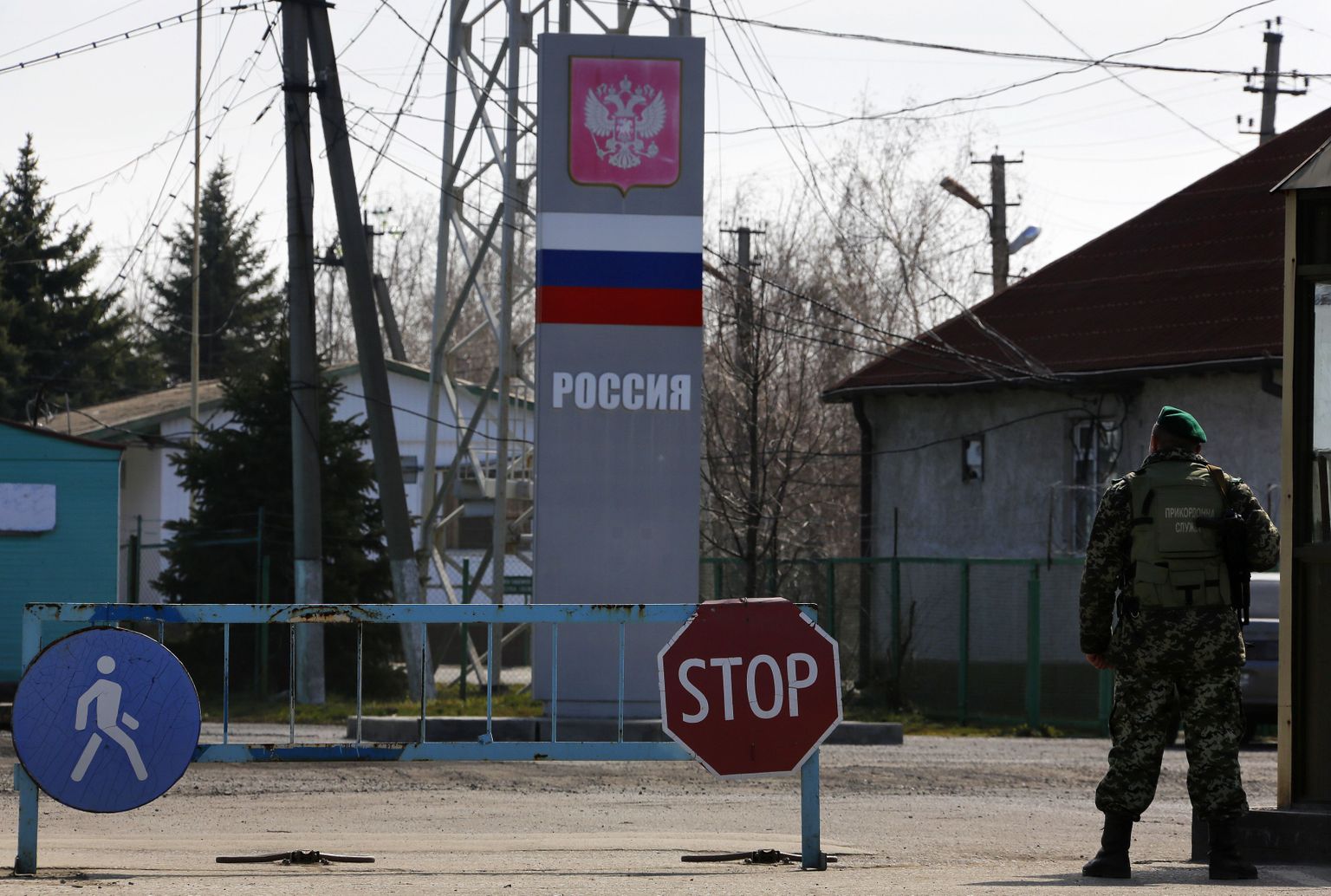 Ukraina piirivalvur riigi idaosa piiripunktis.