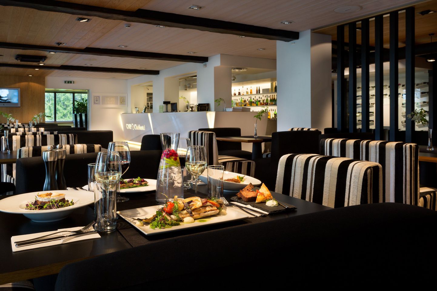 Otepää 900 ürituste käigus viib GMP Clubhotel & Pühajärve restoran läbi rahvusköökide aastat.