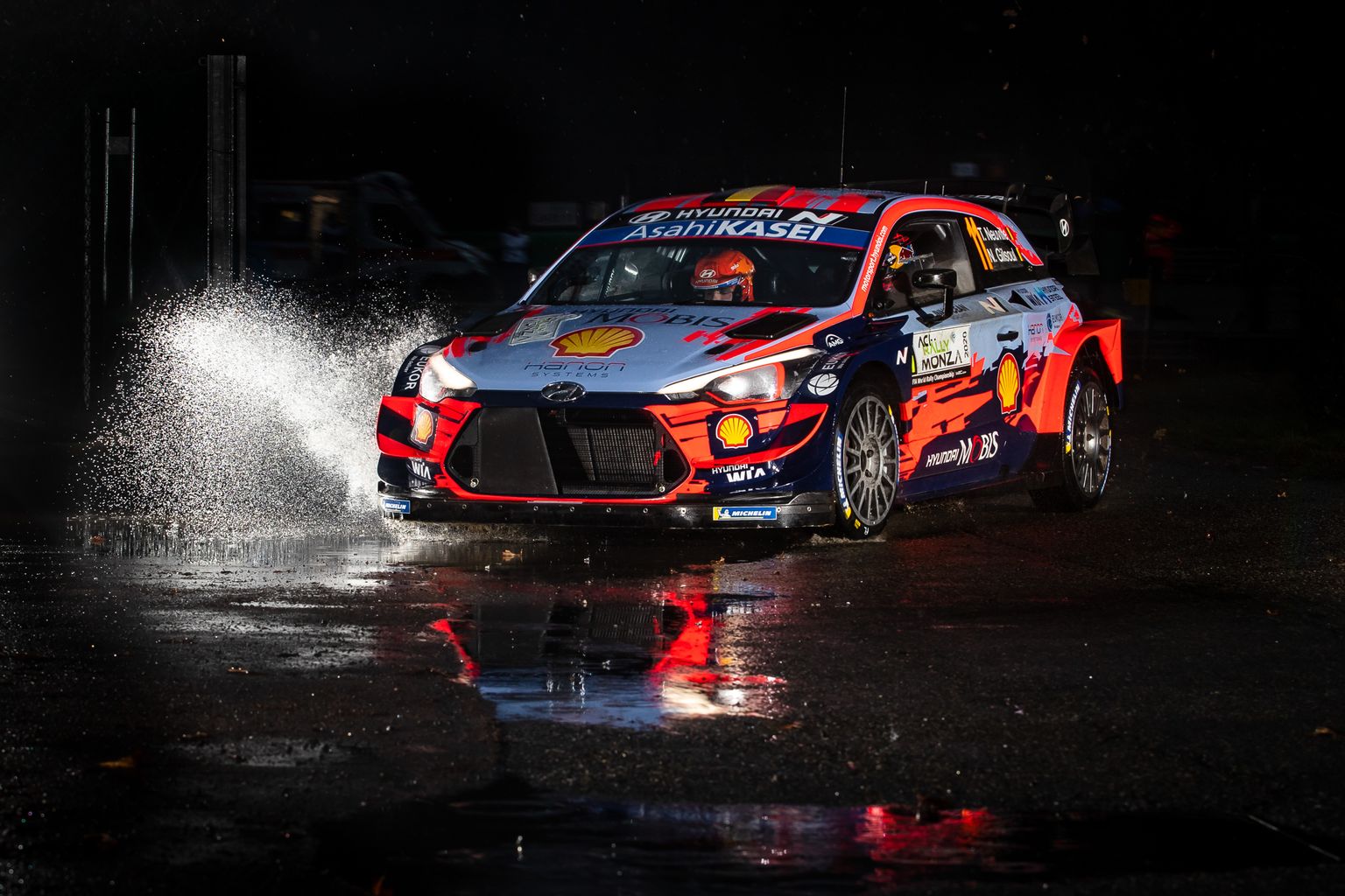 Monza ralli läbi Hyundai kaamerasilma.