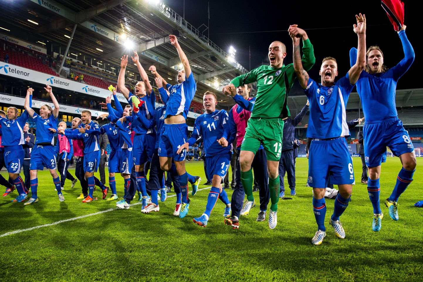 Islandi koondis tähistamas play-off'i jõudmist.