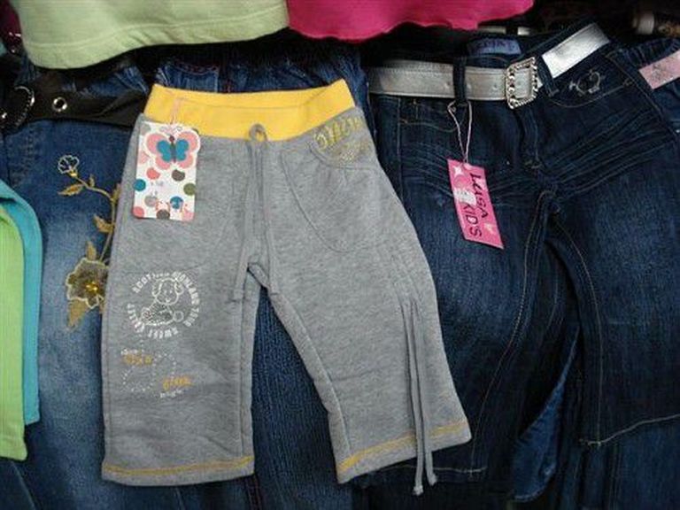 Ohtlik: dekoratiivsed paelad pükste allosas, mis ulatuvad riideesemest allapoole. Pilt: tarbijakaitseamet
