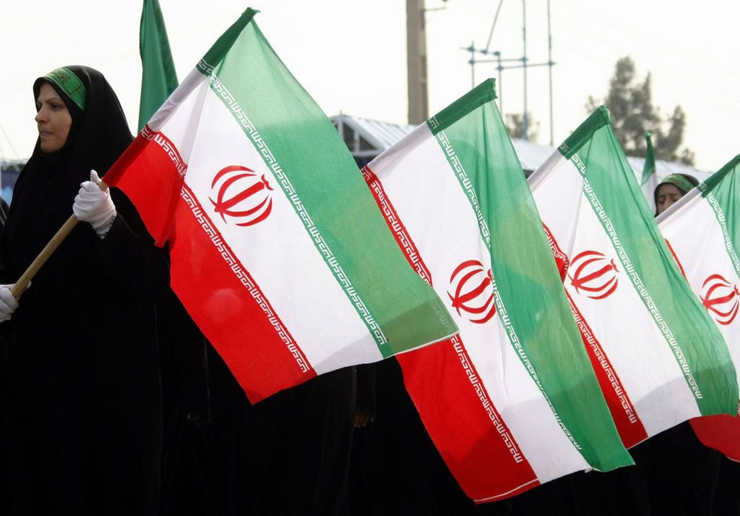 Iraanlannad riigilippudega.