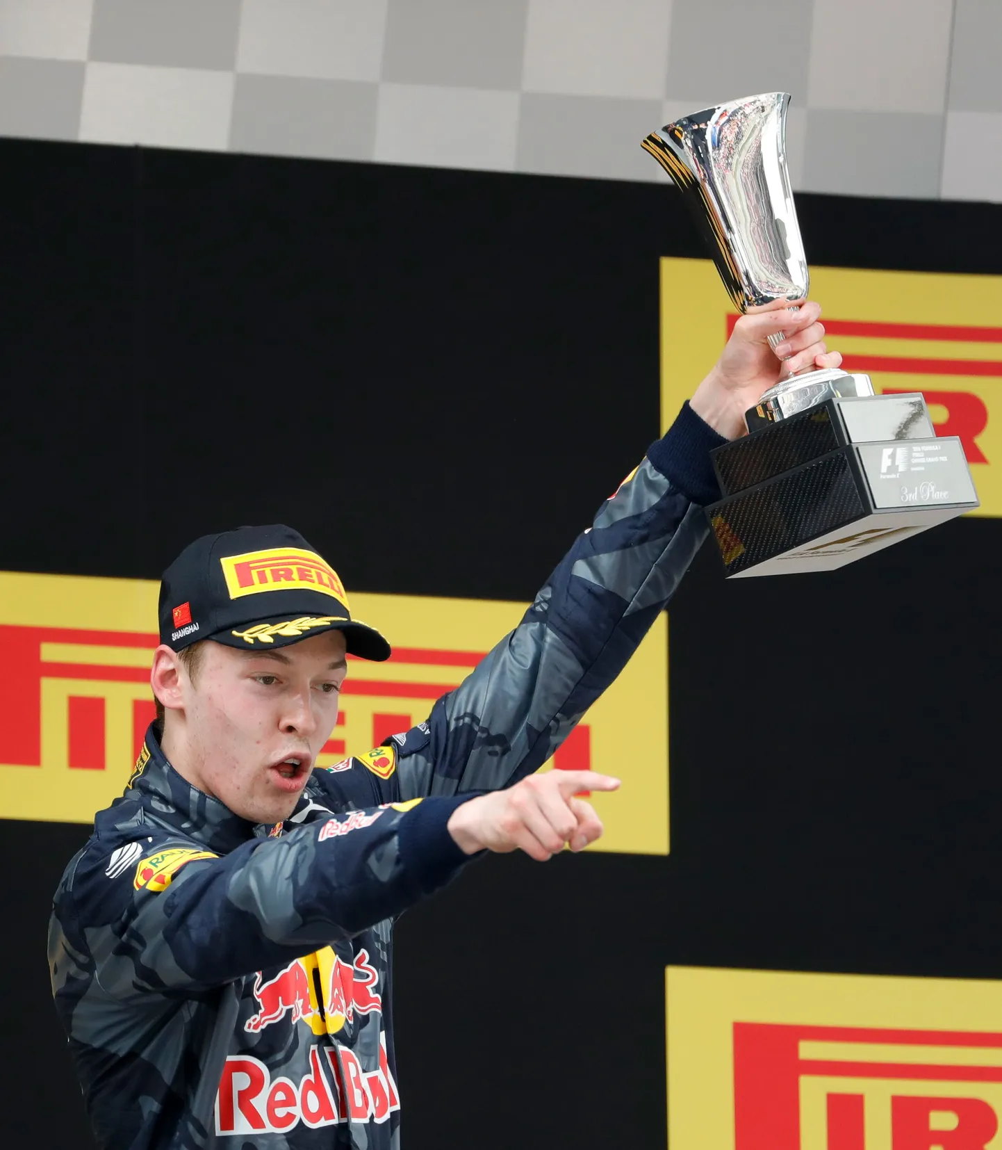 В этом сезоне Даниил Квят занял третье место на Гран-при Китая.
