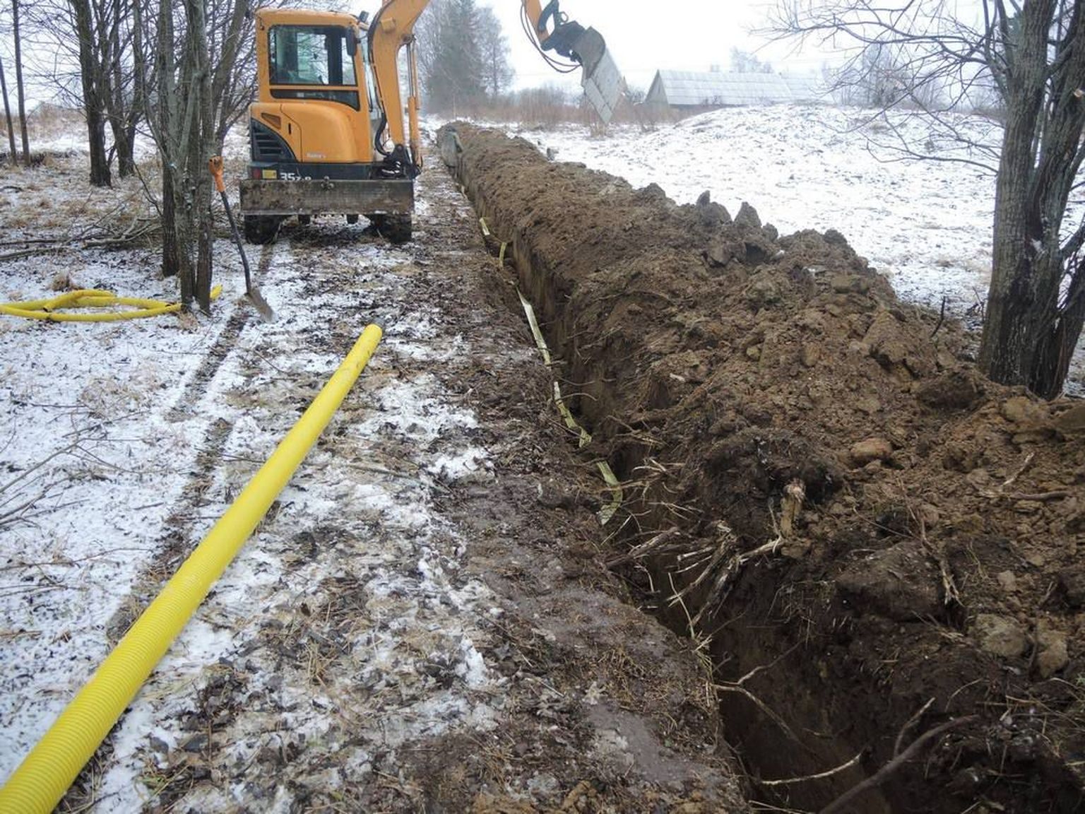Ülenurme vallas Räni külas tuli kraavi kaevamisel välja sõjaaegne mürsk.