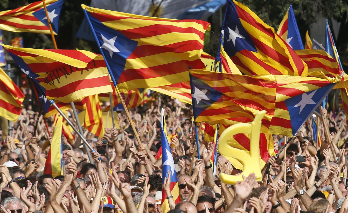 Флаги Каталонии. Иллюстративный снимок.