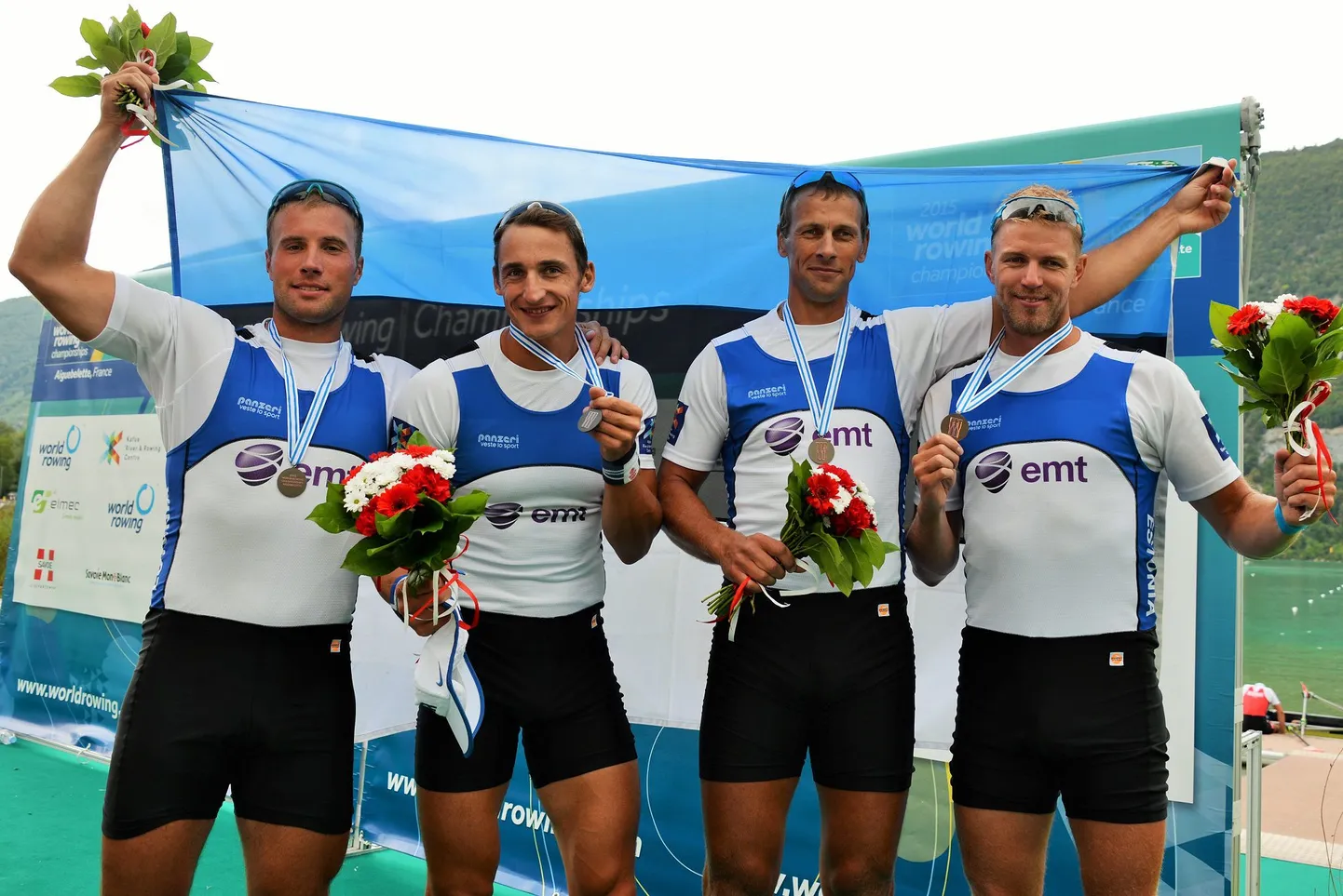 Eesti paarisaerulise neljapaadi liikmed on saanud kaela MM-medalid!