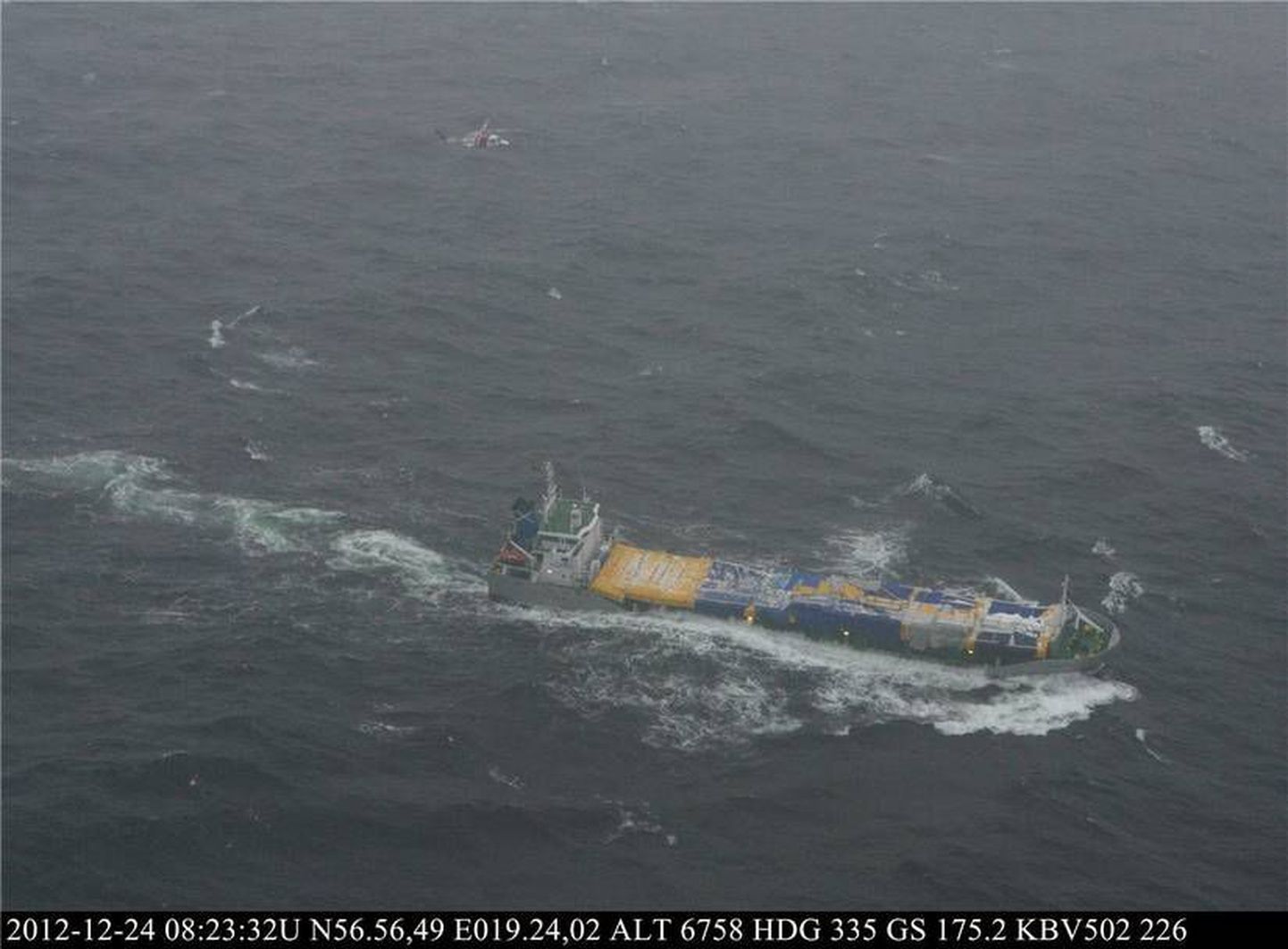 Rootsi piirivalve foto Ojamaa lähedal hätta sattunud kaubalaevast Scot Isles.