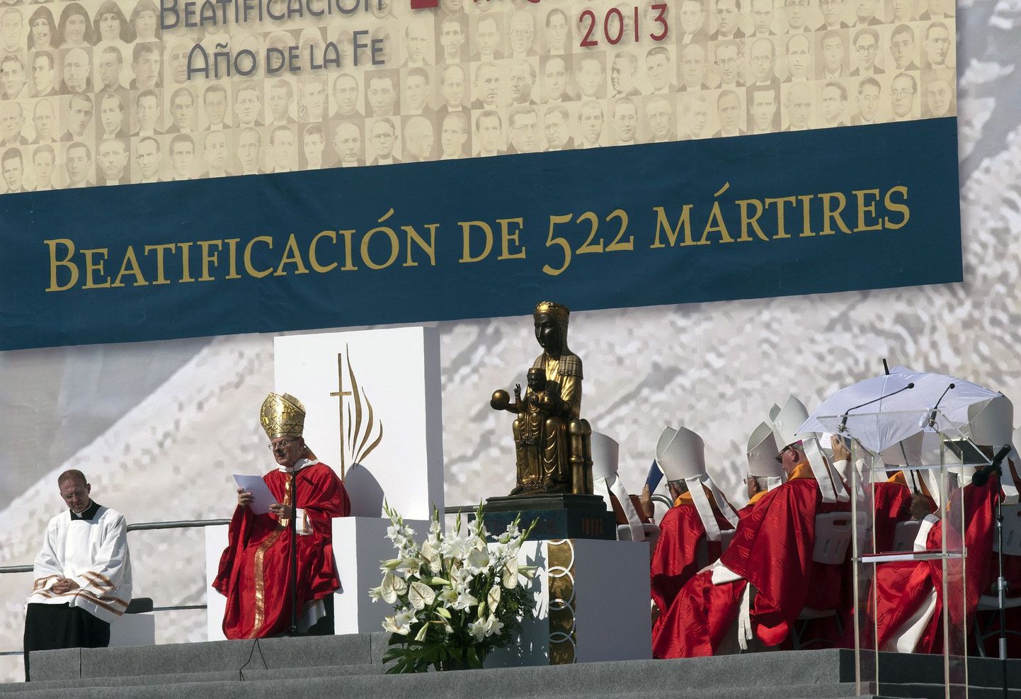Hispaania katoliku kirik kuulutas pühapäeval õndsaks 522 inimest, kellest enamik olid kodusõjas tapetud vaimulikud.