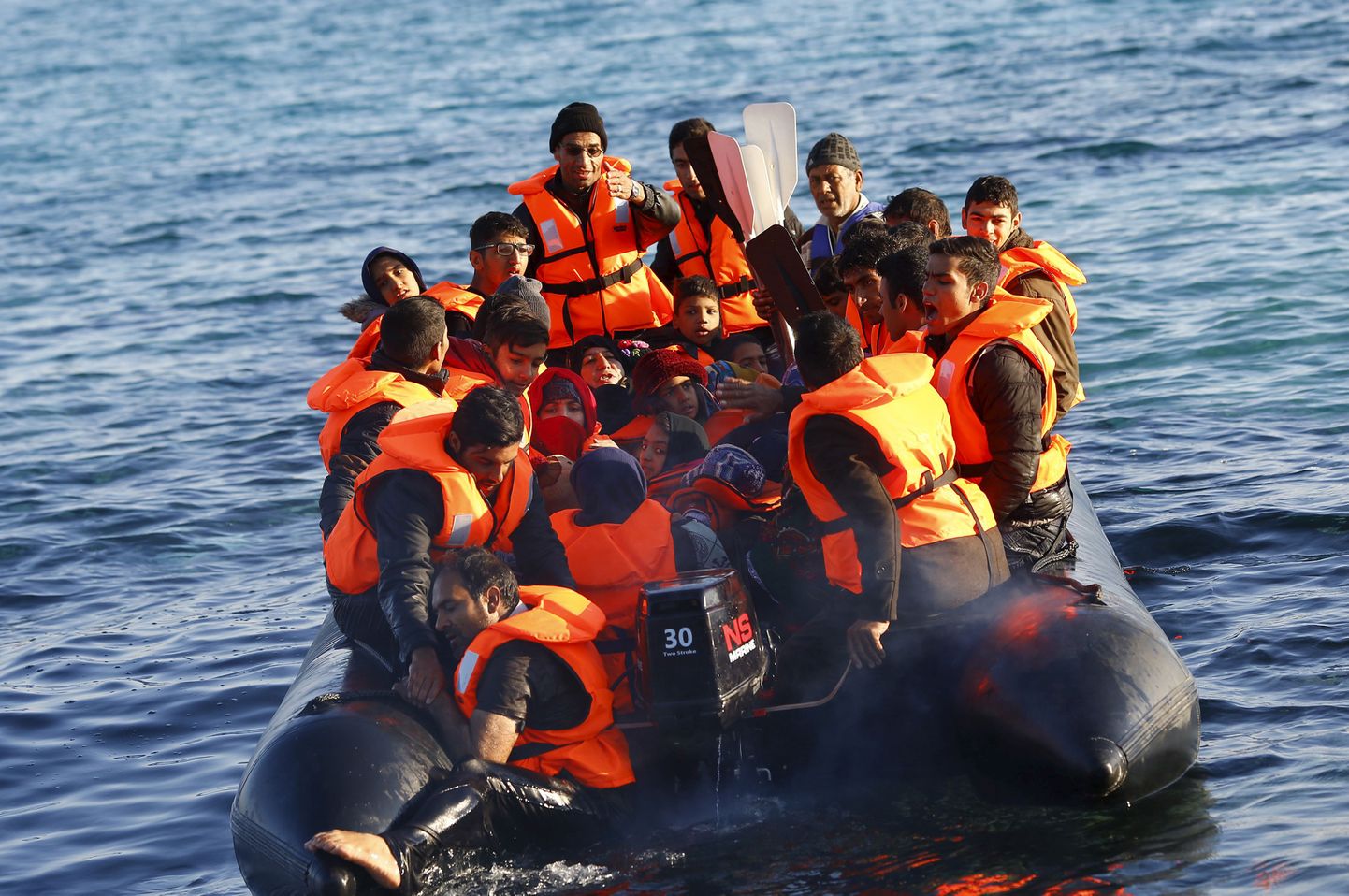 Põgenikud Kreekasse Chiose saarele saabumas.