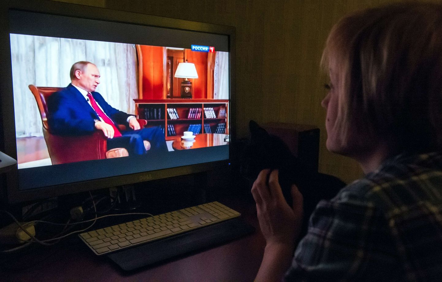 Siiani pole juba kümnendat päeva kadunud Vladimir Putin avalikkuse ette ilmunud. Eile said venelased oma riigipead aga vaadata varem filmitud Krimmi-teemalise dokumentaalfilmi tegelasena.