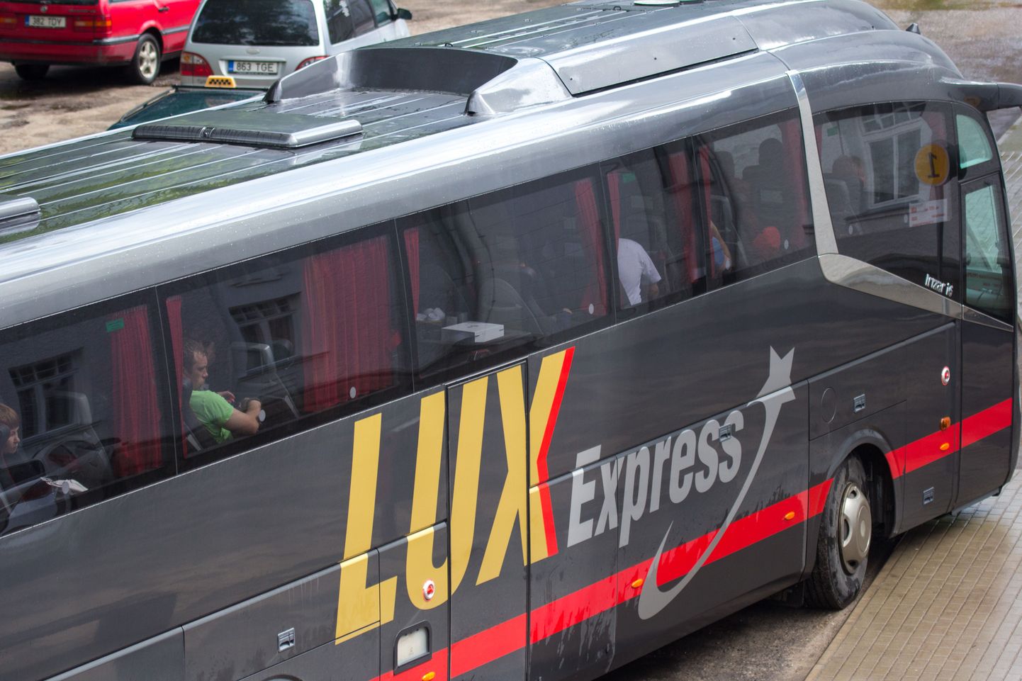 Lux Expressi buss Valga bussijaamas