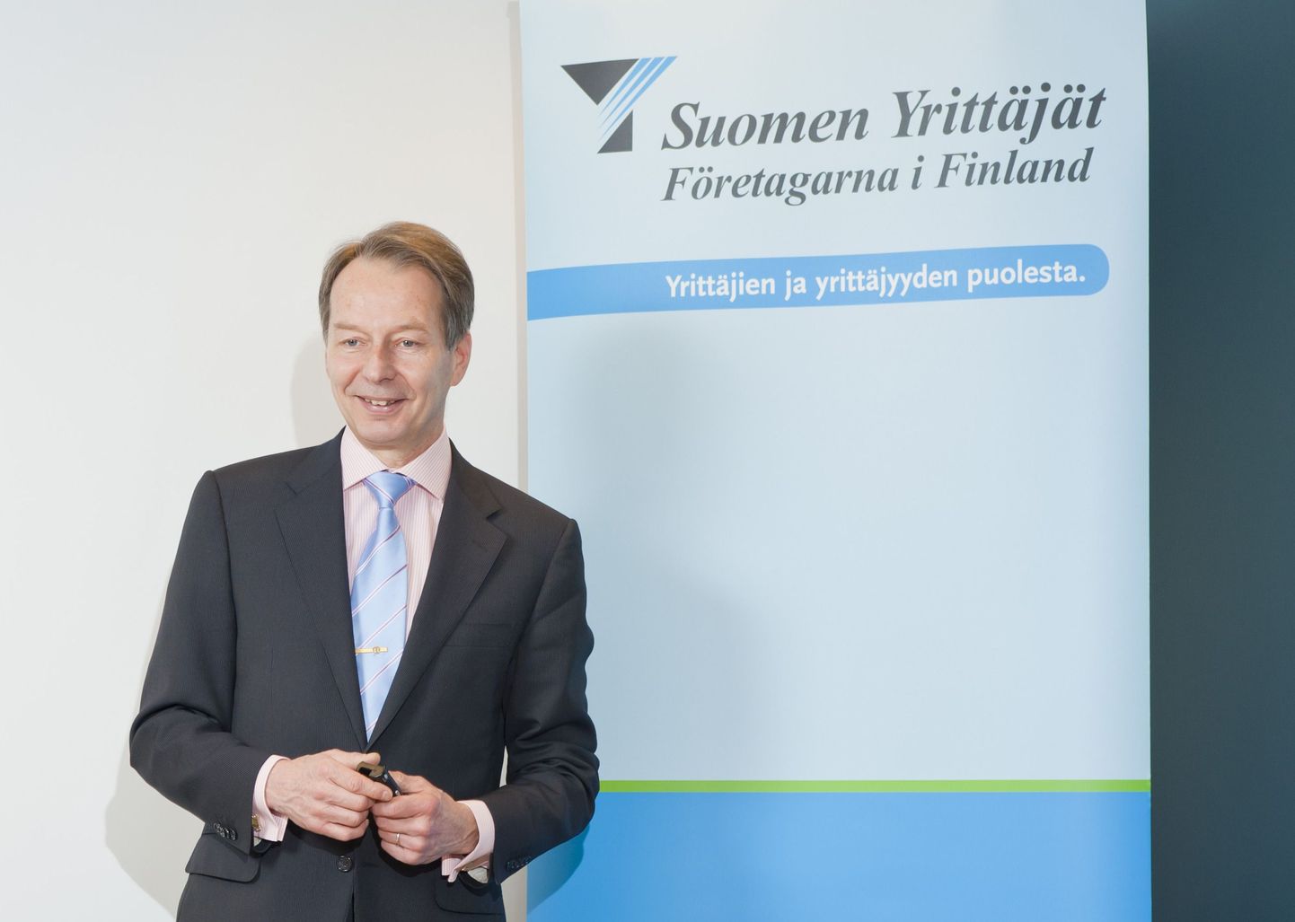 Soome ettevõtjaid ühendava keskliidu Suomen Yrittäjät juhi Jussi Järventausi sõnul peab valitsus kaaluma eestilt eeskuju võtmist ettevõtete maksustamisel.