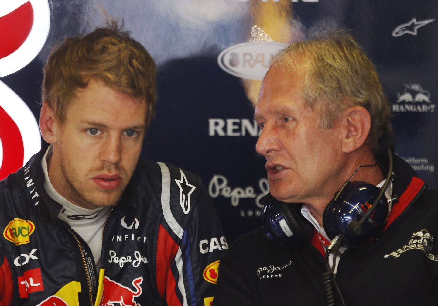 Sebastian Vettel ja Helmut Marko (paremal).