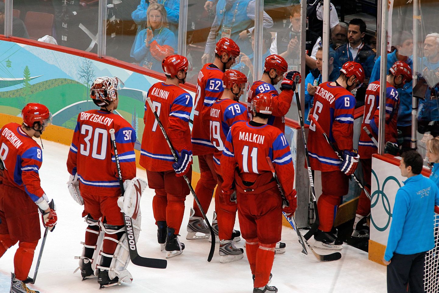 Venemaa jäähokikoondis lahkus pärast Kanadalt saadud hävitavat 3:7 kaotust jäält noruspäi