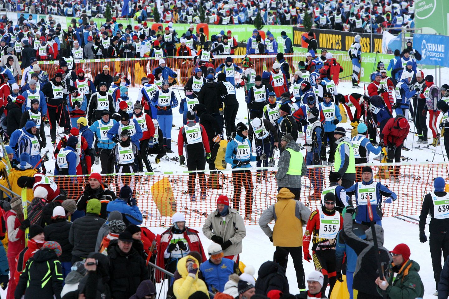 Võistlejate kogunemine Tartu maratoni stardis.