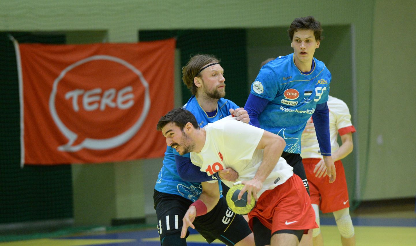Martin Johannson (vasakul) Türgi vastu mängimas.
