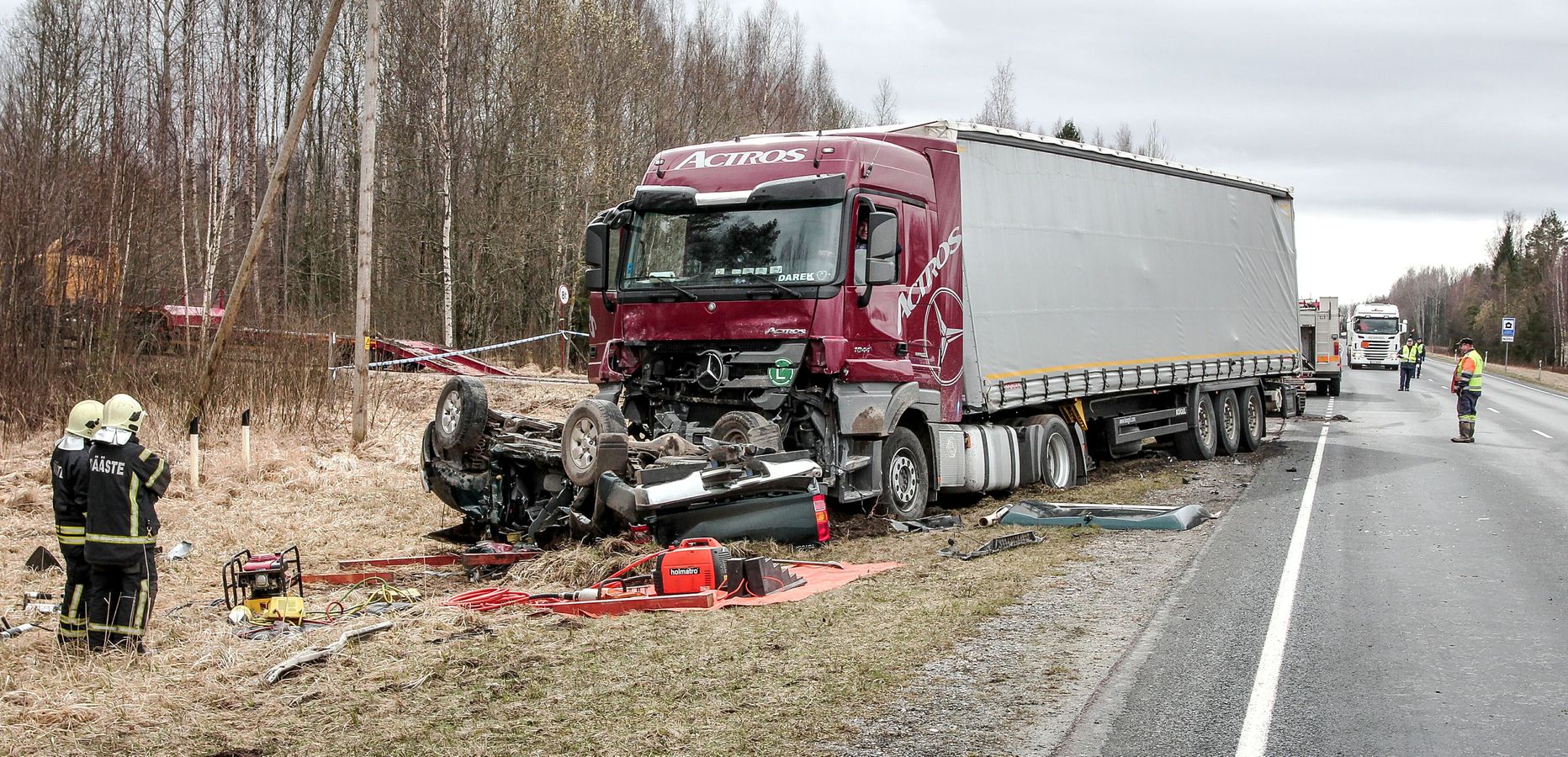 Häädemeeste lähistel Penu külas Tallinna-Pärnu-Ikla maanteel juhtus möödunud nädalal traagiline liiklusõnnetus.
