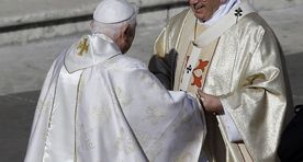 Piltuudis: Paavst Franciscus kohtus eelkäijaga