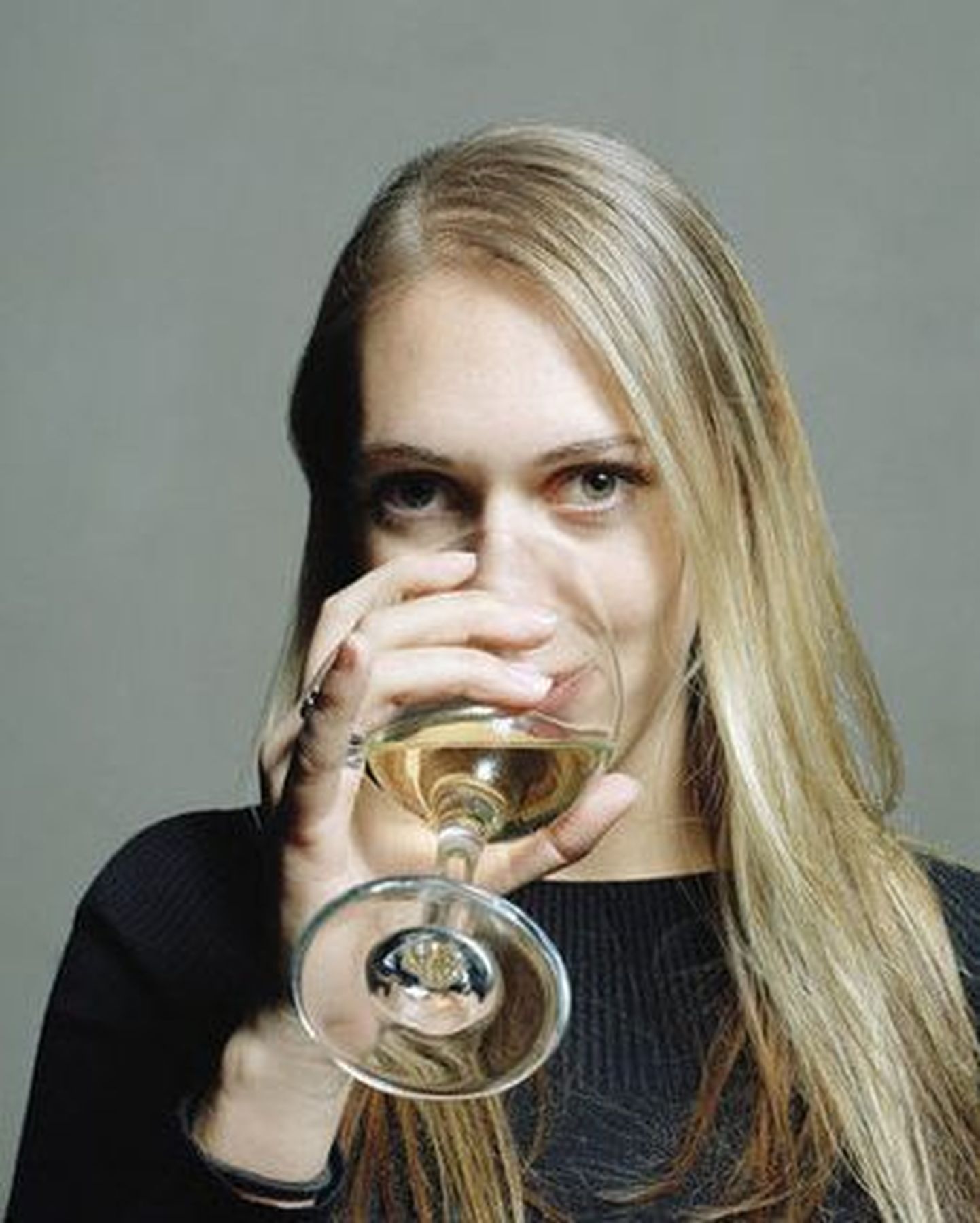 Sage valge veini joomine võib hambad kollaseks muuta
