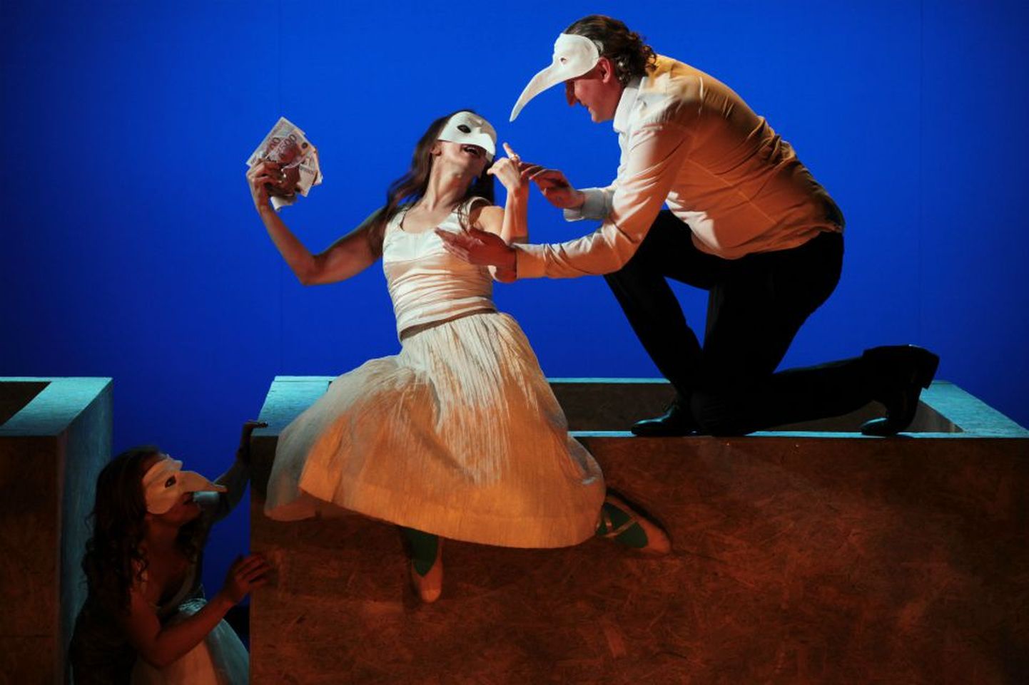 Сцена из спектакля "Женитьба Фигаро".