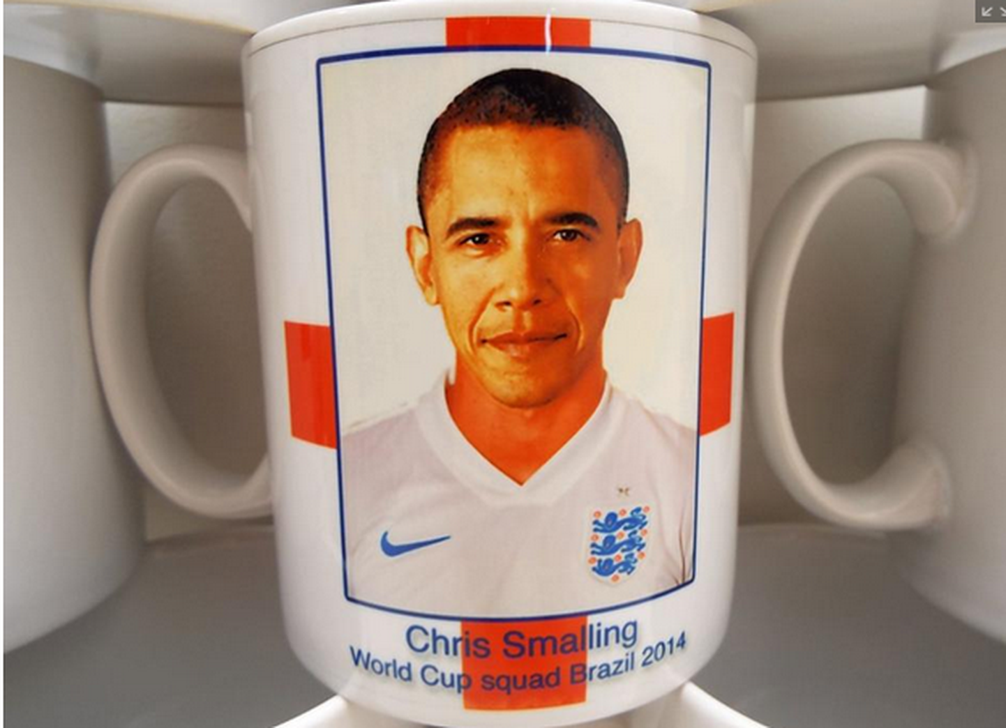 Барак Обама стал игроком сборной Англии по футболу.