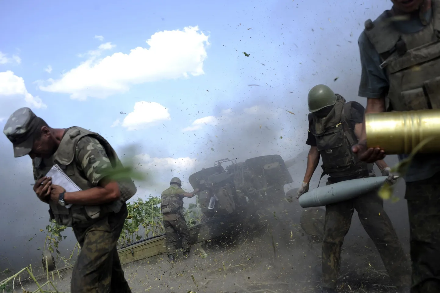 Ukraina sõdurid avaldavad terroristidele vastupanu.