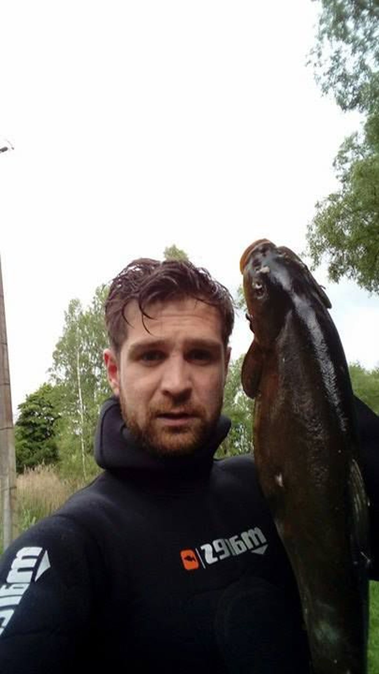 Aleksander Kuzmitshev 6-kilose linaskiga, kellega tuli pisut võidelda, et lõpuks kala veest välja tõmmata.