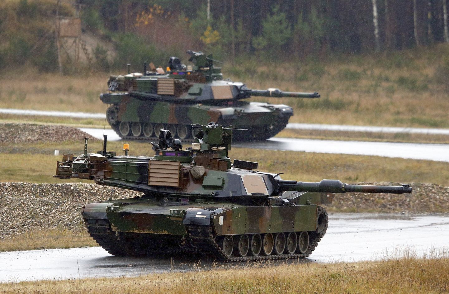 Зеленый танк M1A2 Abrams