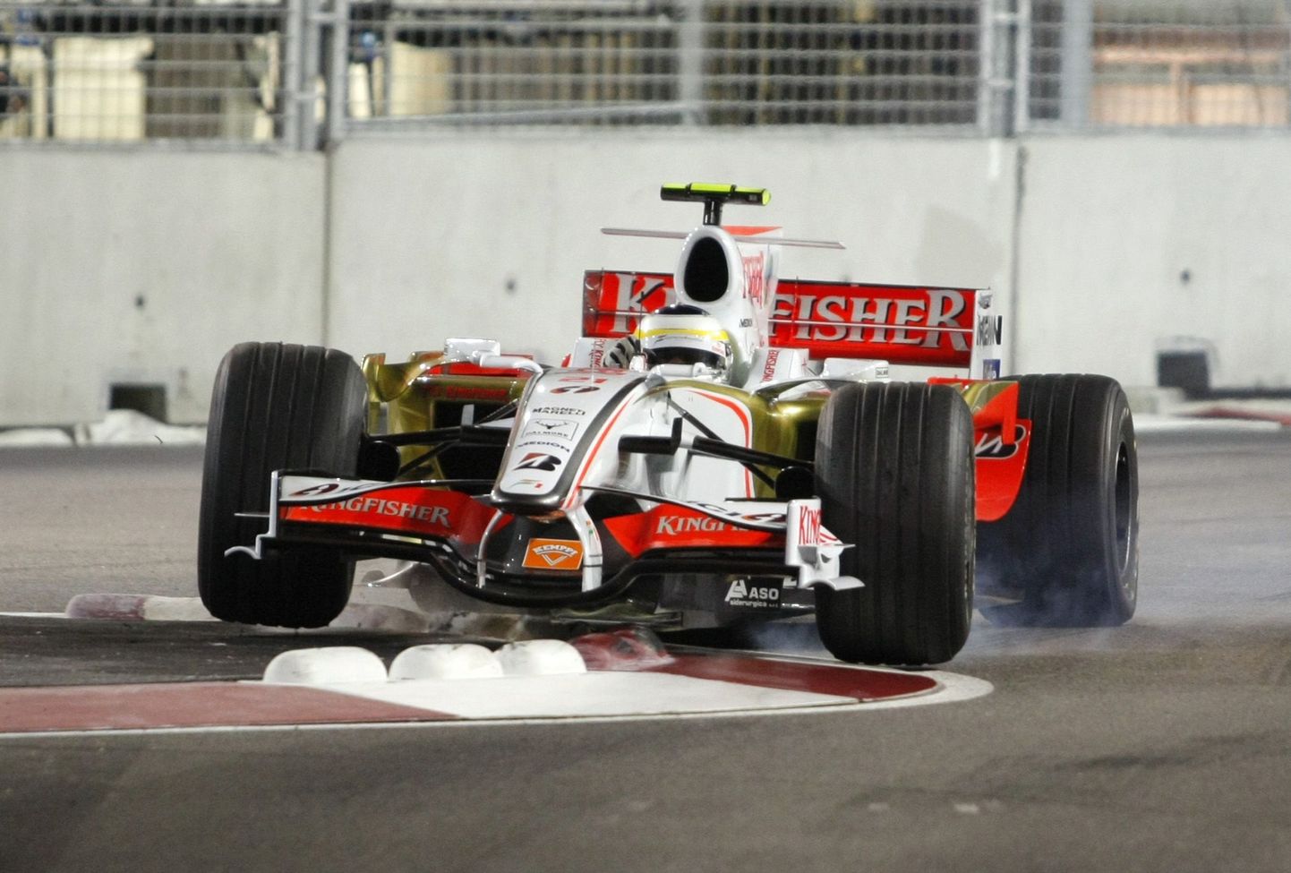 Giancarlo Fisichella Force India vormel-1 auto roolis.