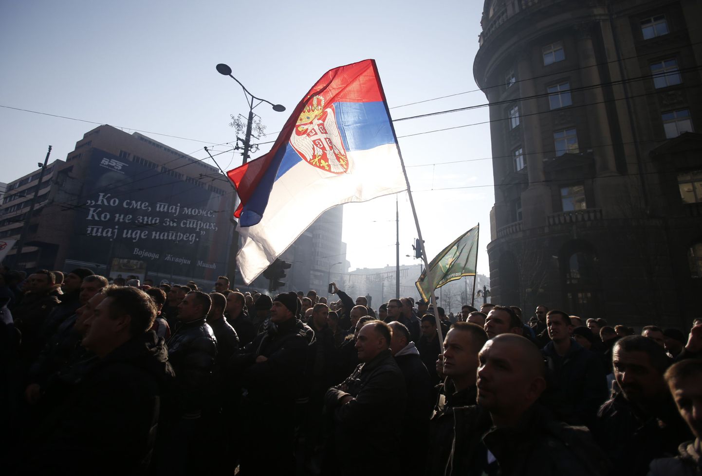 Serbia julgeolekutöötajad protestimas.