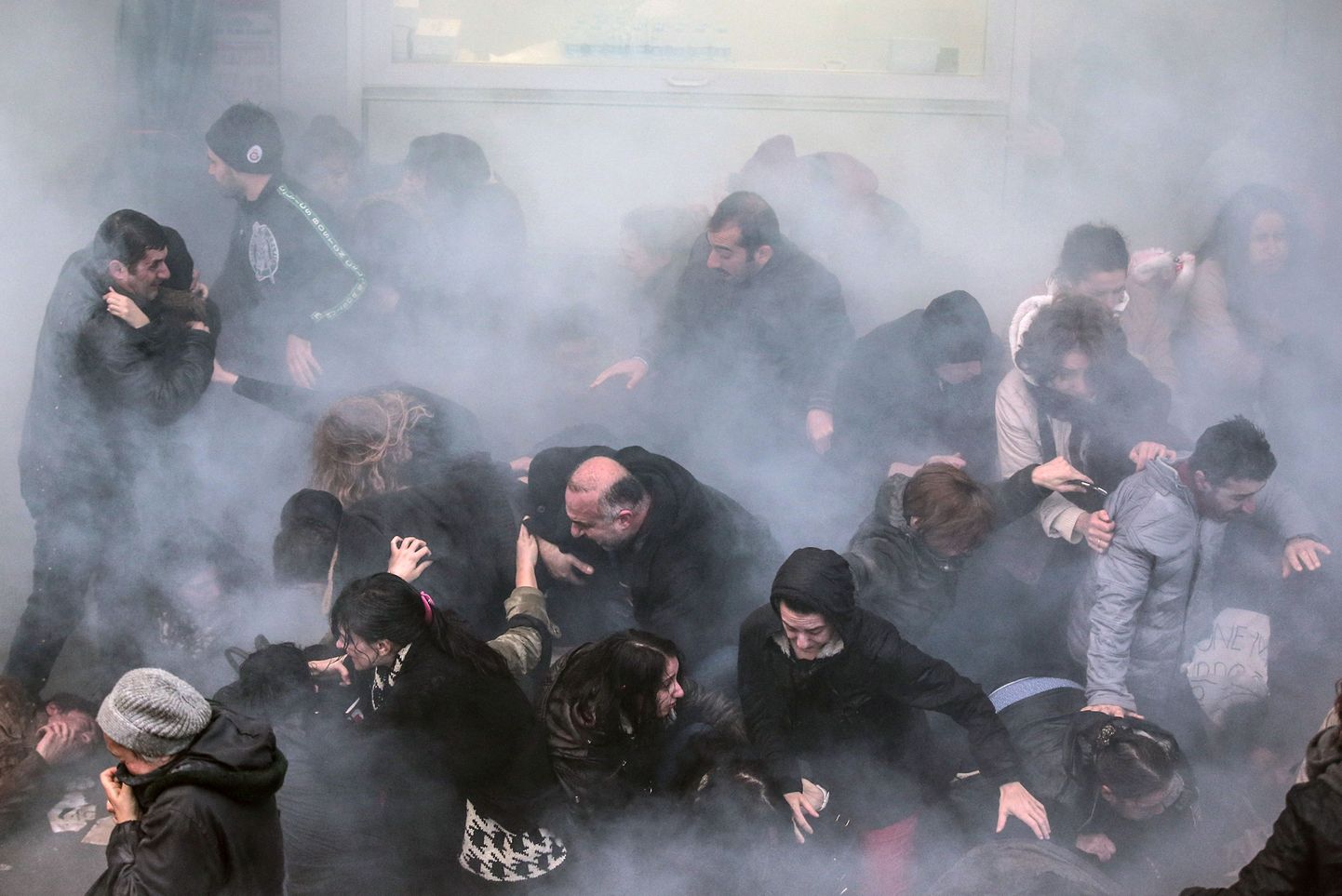 Türgi politsei tõrjus meeleavaldajaid pisargaasiga
