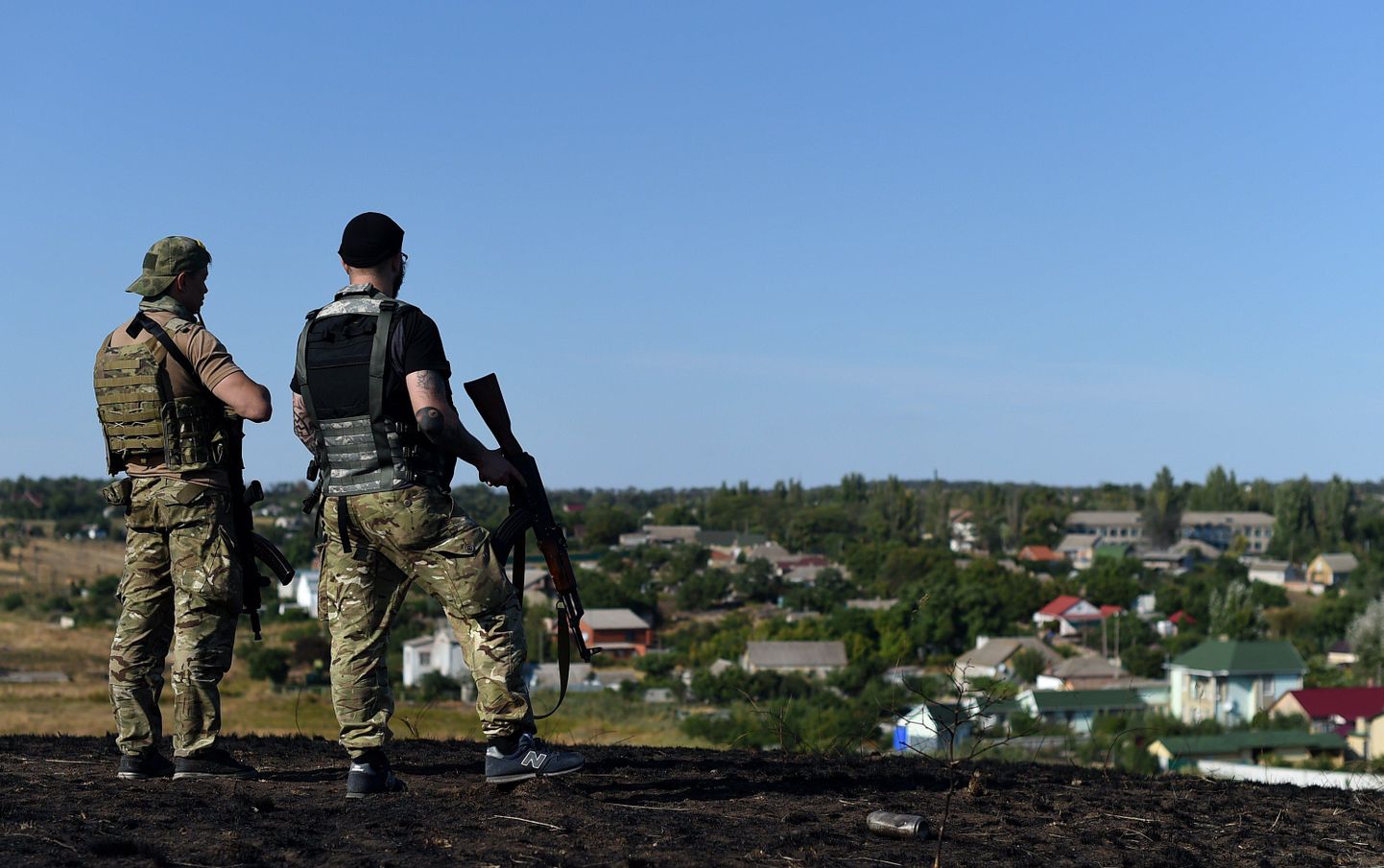 Ukraina valitsusele lojaalsed Azovi pataljoni võitlejad Mariupoli juures 30. augustil.